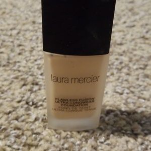 Laura mercier flawless foundation